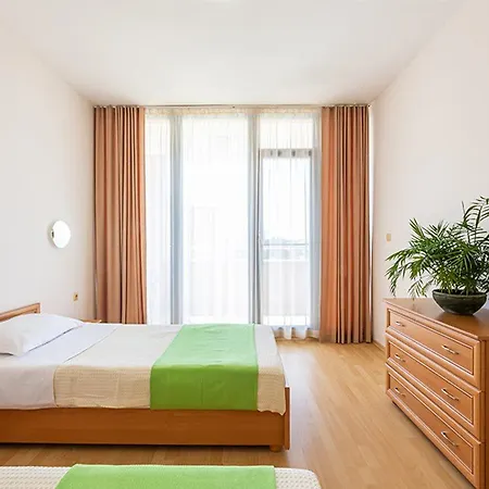 Apart Otel Trakia Plaza 4*